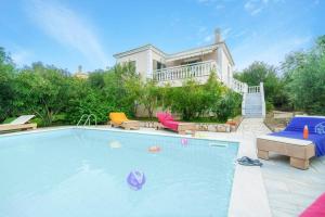 Gialova Villa Sleeps 6 Pool Air Con WiFi