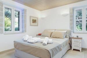 Syvota Villa Sleeps 8 Pool Air Con WiFi Lefkada Greece