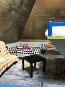 Hotel sebarozvoja s možnosťou získania poznania a inšpirujúcich prostriedkov na uplatňovanie vedomia, premenu seba a prostredia interiéru