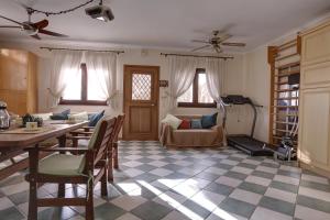 ASLANIS SOUROTI Family Home