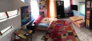 Hotel sebarozvoja s možnosťou získania poznania a inšpirujúcich prostriedkov na uplatňovanie vedomia, premenu seba a prostredia interiéru