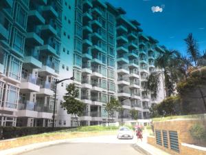 Condo at Parkside Villas across the airport