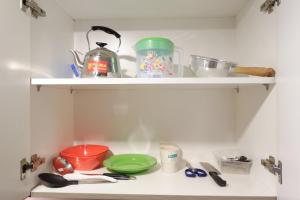 Best Price Studio Apartment The H Residence near MT Haryono By Travelio