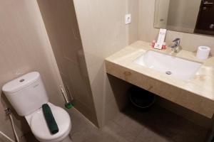 Best Price Studio Apartment The H Residence near MT Haryono By Travelio