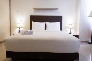 Best Price Studio Apartment The H Residence near MT Haryono By Travelio