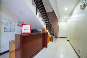 RedDoorz near Angeles University Foundation