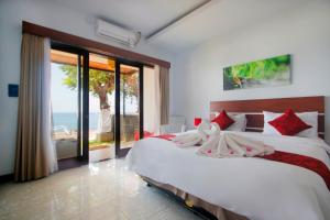 Phòng Deluxe hướng biển giường đôi (Deluxe Double Room with Sea View)