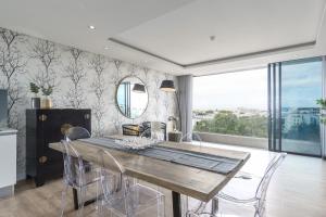 One-Bedroom Apartment room in Warwick Apartments by Propr