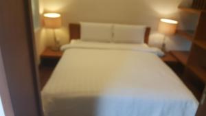 PENINSULA SEMANTAN SUITEs