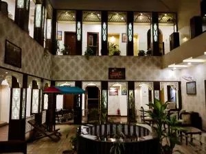 Dwivedi Hotels Sri Omkar Palace - Varanasi