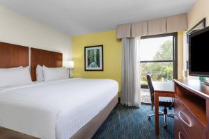 Holiday Inn Express & Suites Wilmington-University Center by IHG