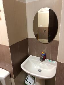 Baguio Central Apartment by Goshenland