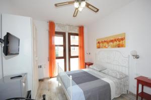 Double or Twin Room with Private Bathroom