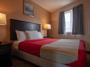 Queen Room - Non-Smoking room in Best Budget Inn & Suites Kamloops