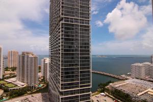 Apartment with Balcony room in Luxury 5-star Condo @37th floor in Icon Brickell 2b/2b