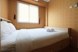 Relaxing 2BR with Pool View Mutiara Bekasi Apartment By Travelio