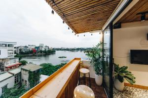 Cozy Studio In The Heart Of Hanoi Apartment Deals Photos - 