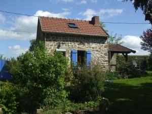 Quaint Holiday Home with Garden in Pionsat Auvergne