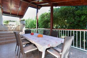 House Vlade 1219