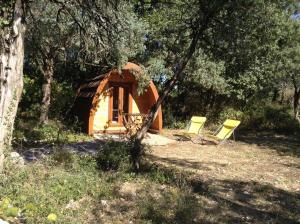 Campings Roulottes et Cabanes de Saint Cerice : photos des chambres