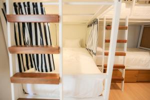 Hostel Lullaby Non-Smoking