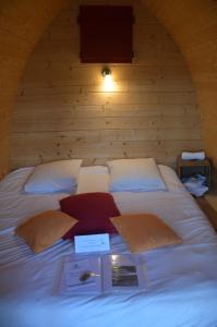 Campings Roulottes et Cabanes de Saint Cerice : photos des chambres