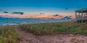 Island Beach House with No Extra Fees - Waveland