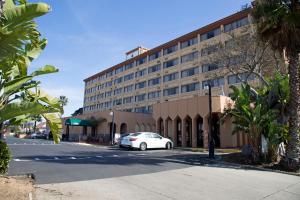 The Consulate Hotel Airport/Se..