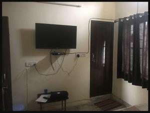 Hotel Dharohar Palace