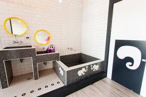 Phòng Gia Đình Có Bồn Tắm (Family Room with Bath)