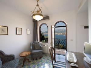 Family Room (2 Adults + 2 Children) room in Hotel La Tonnarella