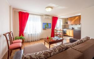 Luxury One-Bedroom Apartment on Shovkovychna 46/48 room in Arena Apartments Baseina Area