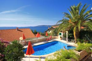 Seaside house with a swimming pool Seget Vranjica, Trogir - 4329
