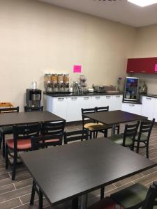 Bay Hill Inns & Suites