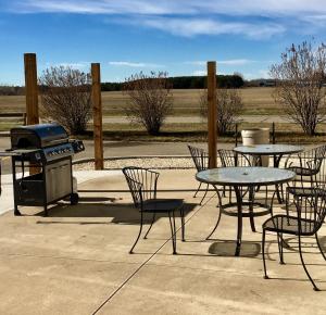 Bay Hill Inns & Suites