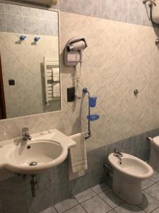 Hotels Hotel Vesuvio : Chambre Triple avec Balcon