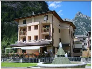 Hotel ristorante Bucaneve - 马代西莫