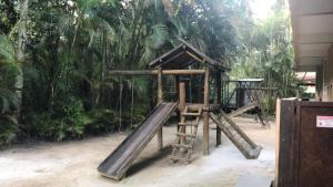 Flat Amarilis Riviera de São Lourenço Apartamento Duplex inteiro, 3 piscinas climatizadas, carregador veiculo elétrico, cozinha equipada completa, serviço de praia final semana, limpeza e enxoval completo com trocas diárias de toalhas