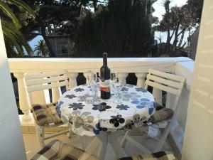 Two-bedrooms apartment with balcony and sea view,near Old town