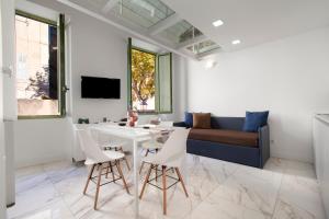 Apartment - Split Level room in Cannes Old Town Suites