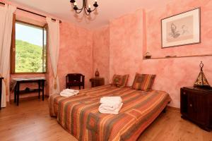 B&B / Chambres d'hotes La TULIPE SAUVAGE : Chambre Double ou Lits Jumeaux avec Salle de Bains Privative