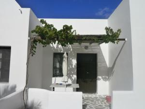 Villa Ostria Santorini Greece