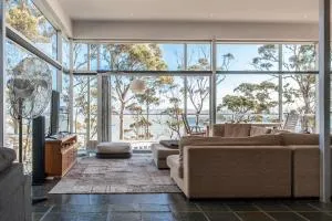 Baragoola Retreat - Luxury Waterfront Property - Sandford