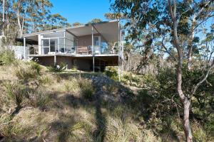 Baragoola Retreat - Luxury Waterfront Property