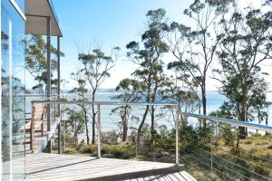 Baragoola Retreat - Luxury Waterfront Property