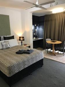 Central Motel Gin Gin