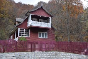 Namas La Coama Padurii Lepşa Rumunija