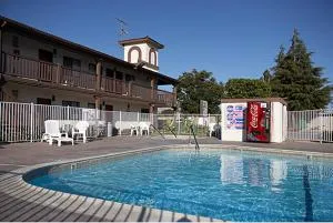 纽瓦克EZ 8汽车旅馆 - 利弗莫尔