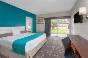Business King Room room in Howard Johnson by Wyndham Athens
