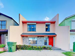Three-Bedroom Townhouse room in 121 E Lantana Street Townhouse Unit B